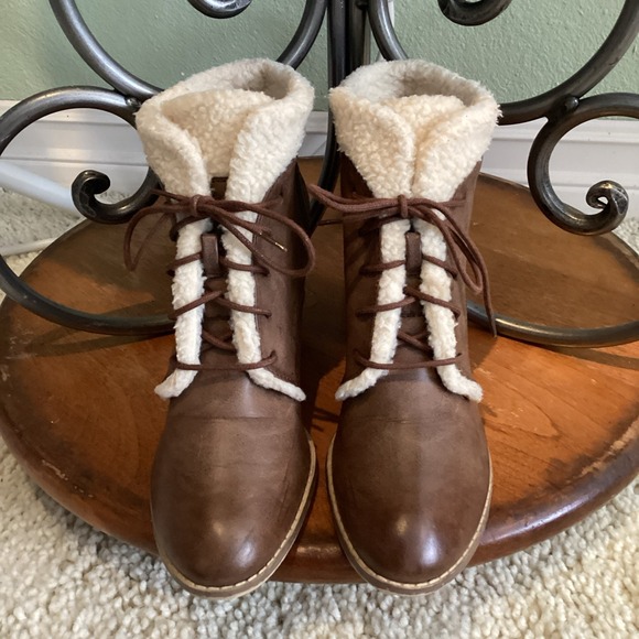 RESTRICTED Womens  Brown Booties W/Sherpa Fur Trim Prairie, Fairy Core Size 9 - Picture 3 of 6